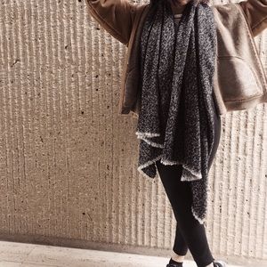 Black and white blanket scarf